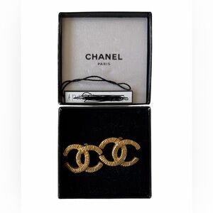 vintage CHANEL gold-plated clip-on earrings with the iconic interlocking CC logo